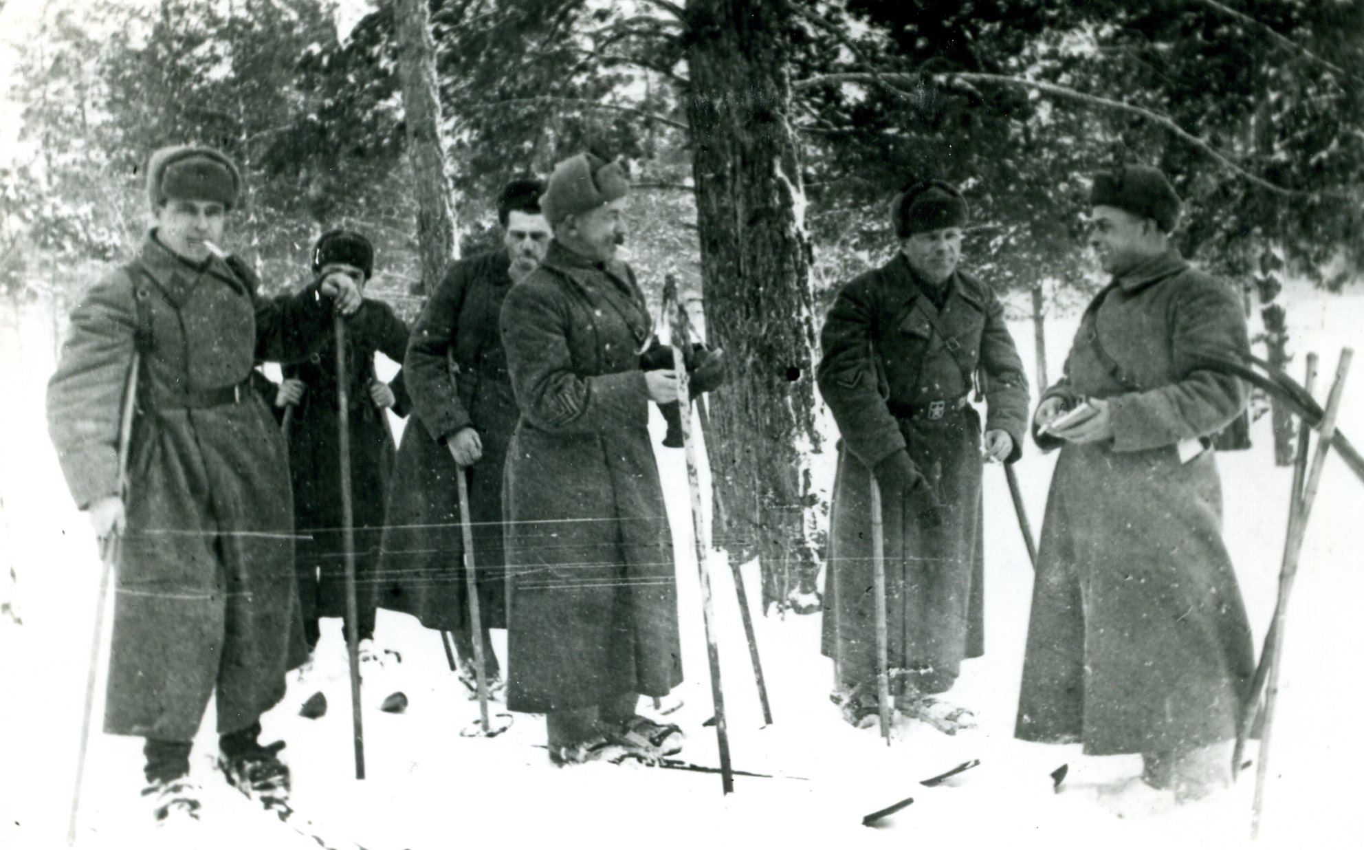 Группа командиров 28-й лыжной бригады на учениях под Барнаулом. Зима 1942-1943 года.